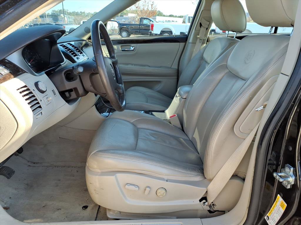 Used 2010 Cadillac DTS Luxury image 3