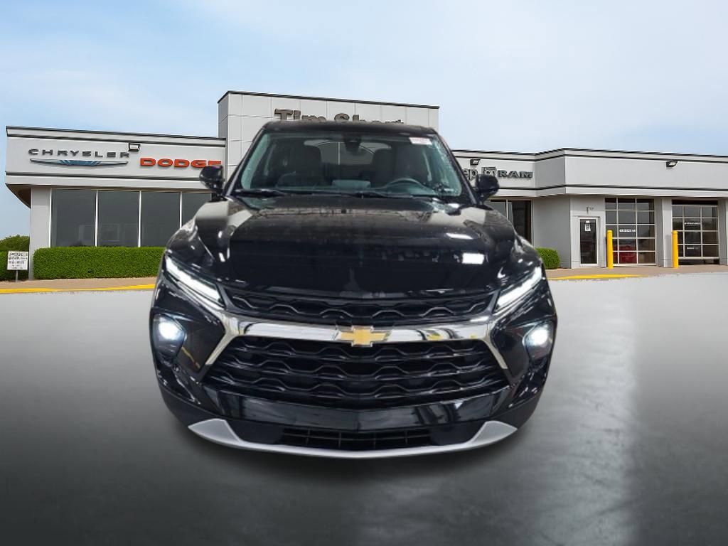 Used 2025 Chevrolet Blazer LT AWD/4WD image 2