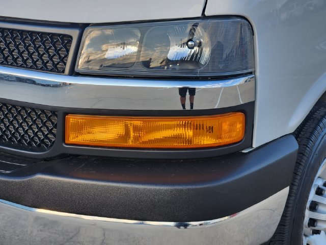 Used 2025 Chevrolet Express 2500 w/ Driver Convenience Package RWD image 15