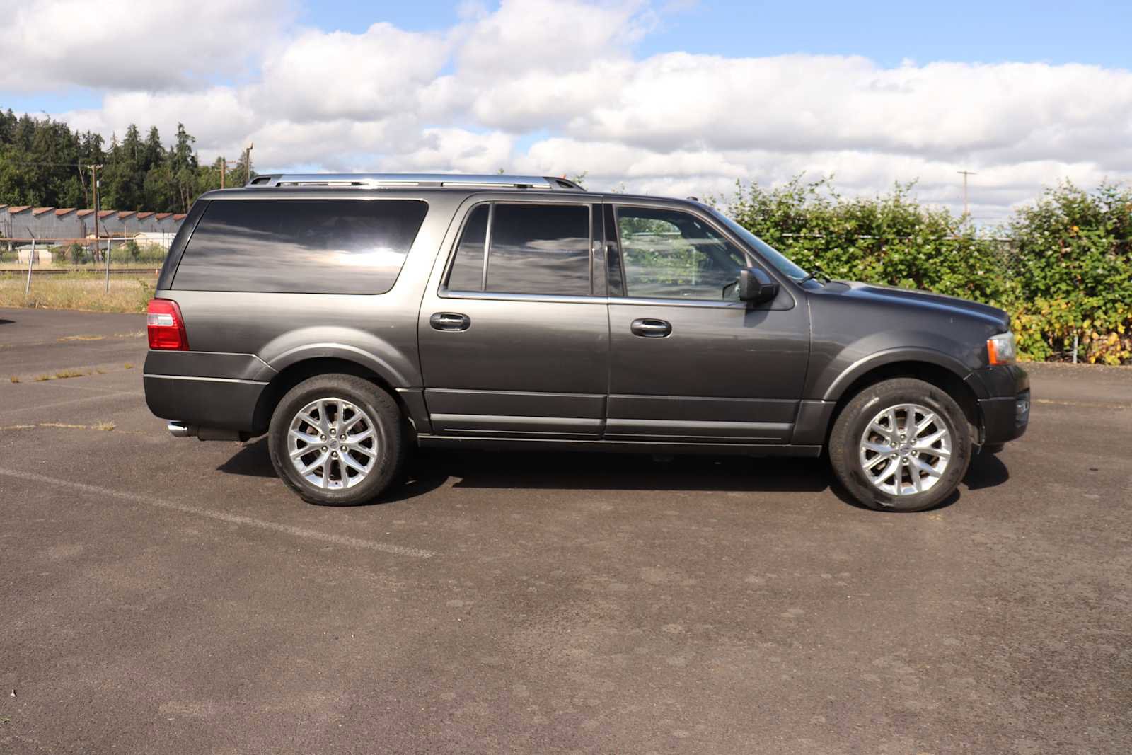 Used 2016 Ford Expedition EL Limited w/ Equipment Group 301A AWD/4WD image 4