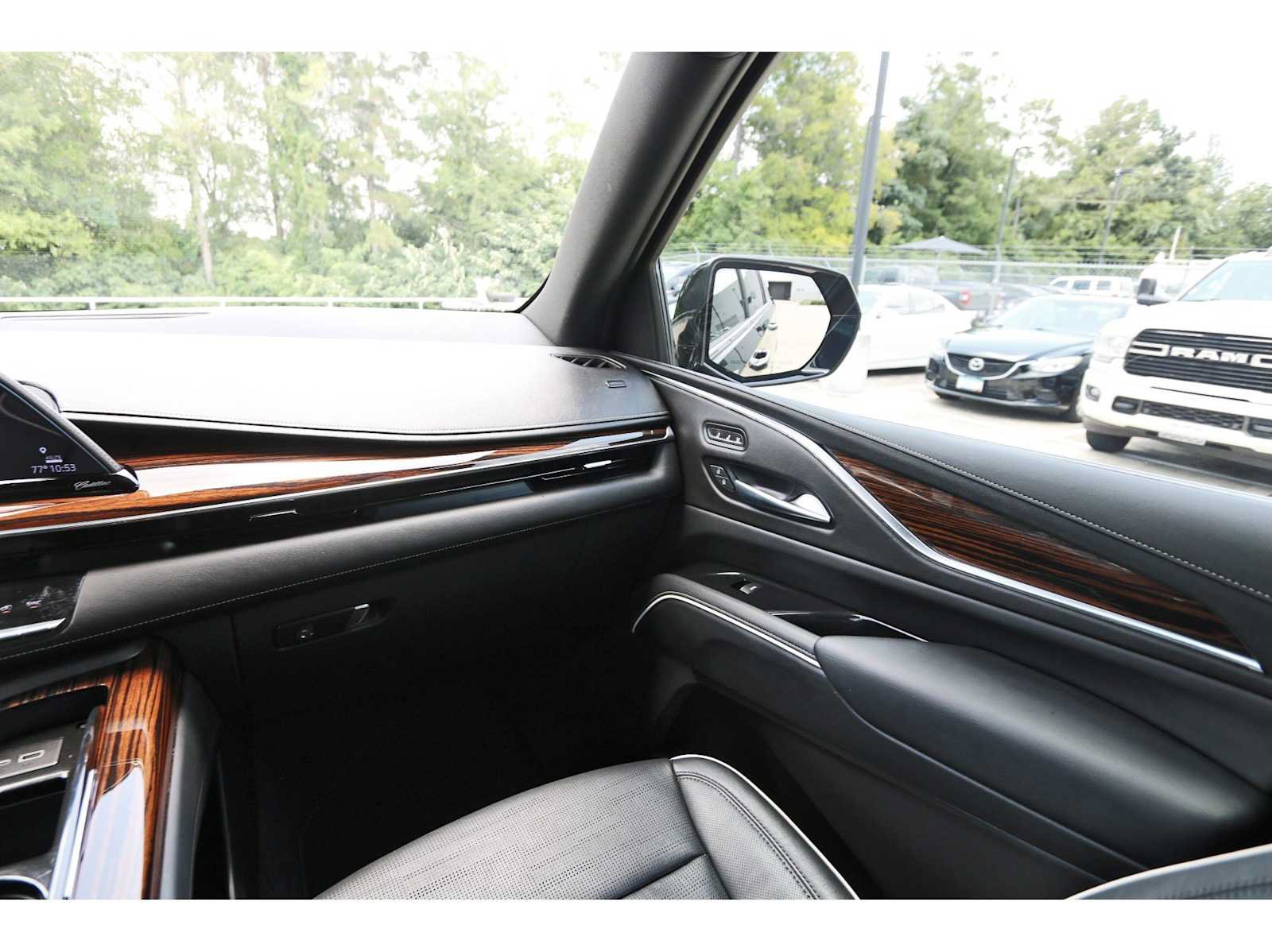 Used 2023 Cadillac Escalade ESV Premium Luxury AWD/4WD image 8