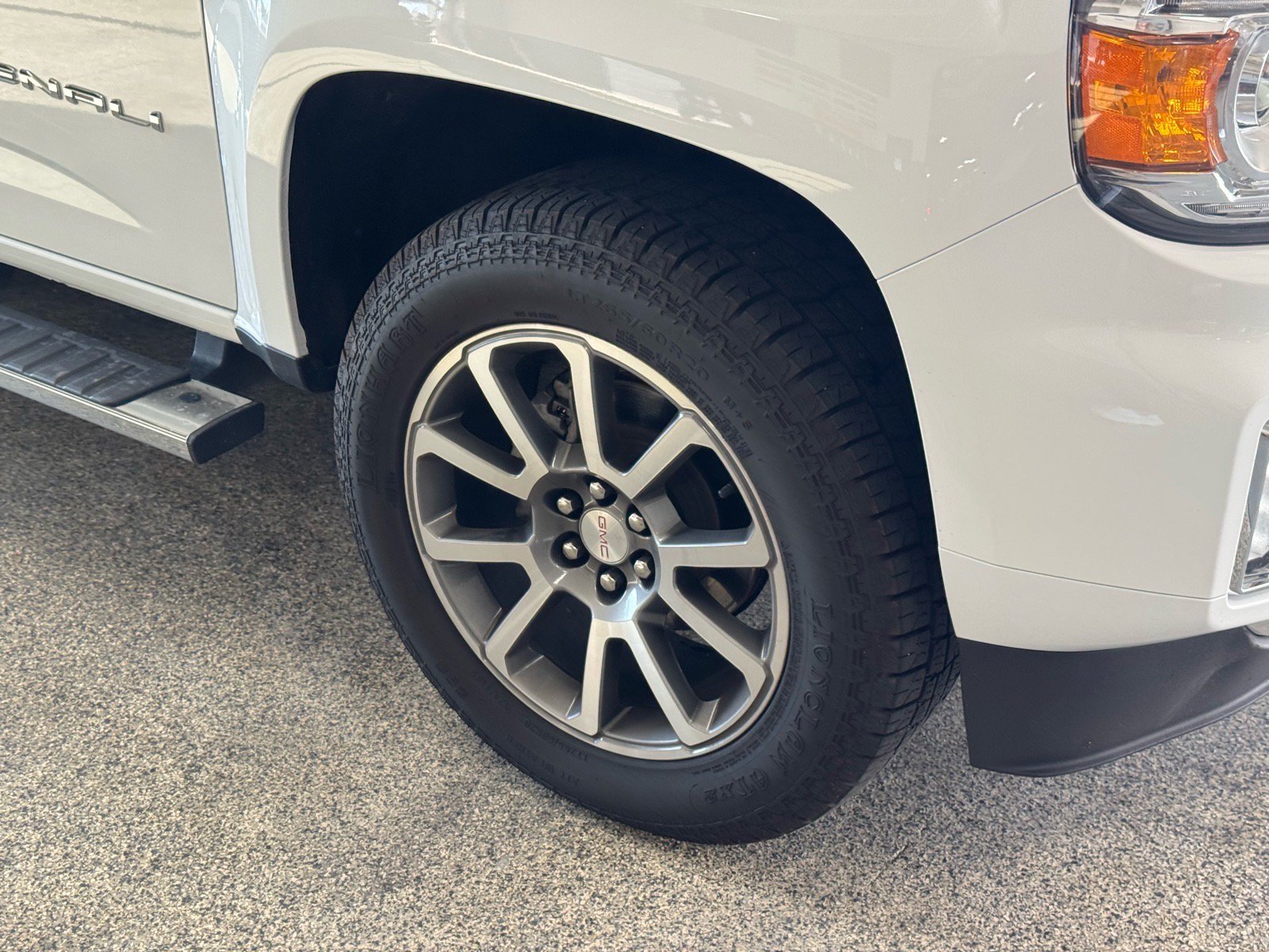 Used 2022 GMC Canyon Denali AWD/4WD image 4