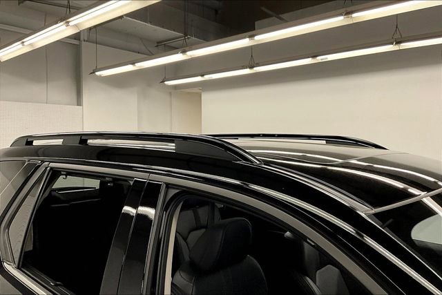 Used 2025 Honda Pilot Touring image 11