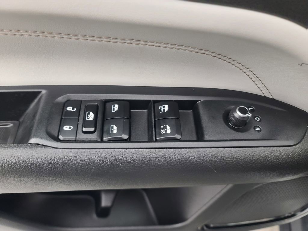 Used 2025 Jeep Compass Limited AWD/4WD image 23