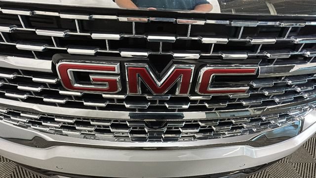 Used 2023 GMC Acadia Denali w/ Denali Ultimate Package AWD/4WD image 8