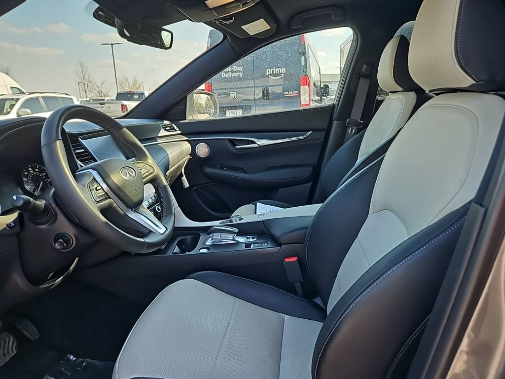 Used 2025 INFINITI QX55 Essential image 15