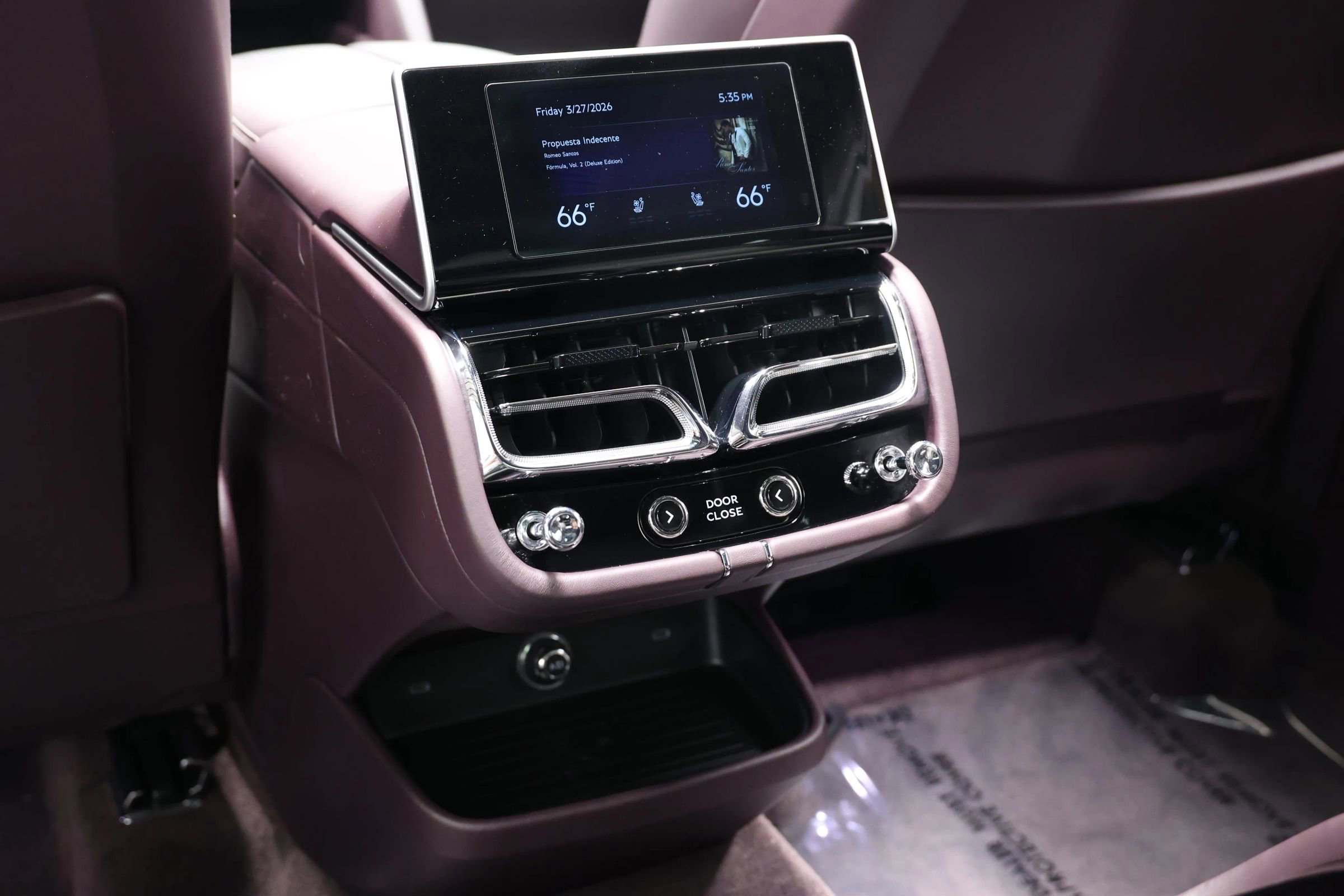 Used 2023 Bentley Bentayga Extended Wheelbase image 70