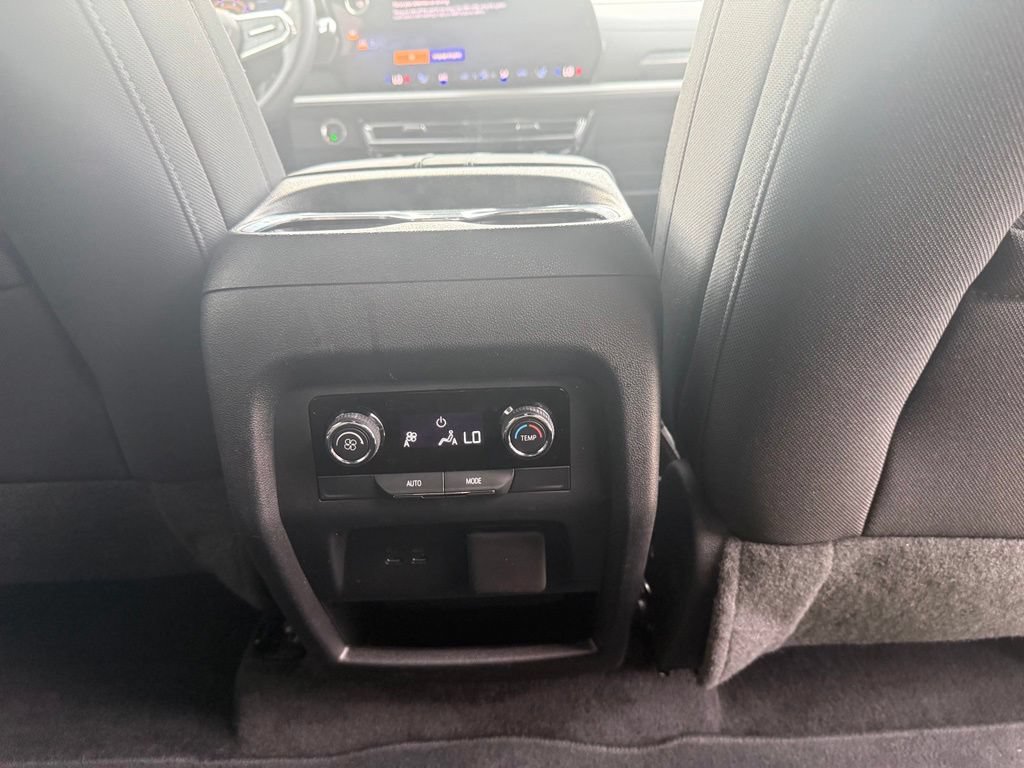Used 2026 Chevrolet Traverse LT w/ Driver Confidence Package FWD image 19