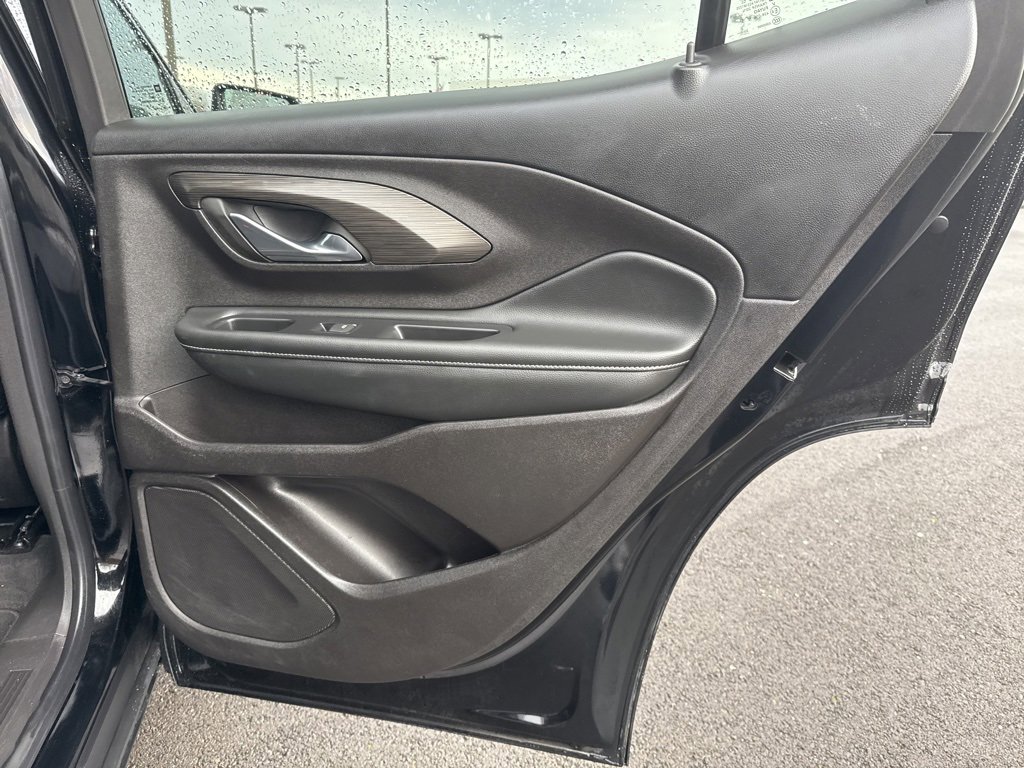 Used 2024 GMC Terrain SLT image 21