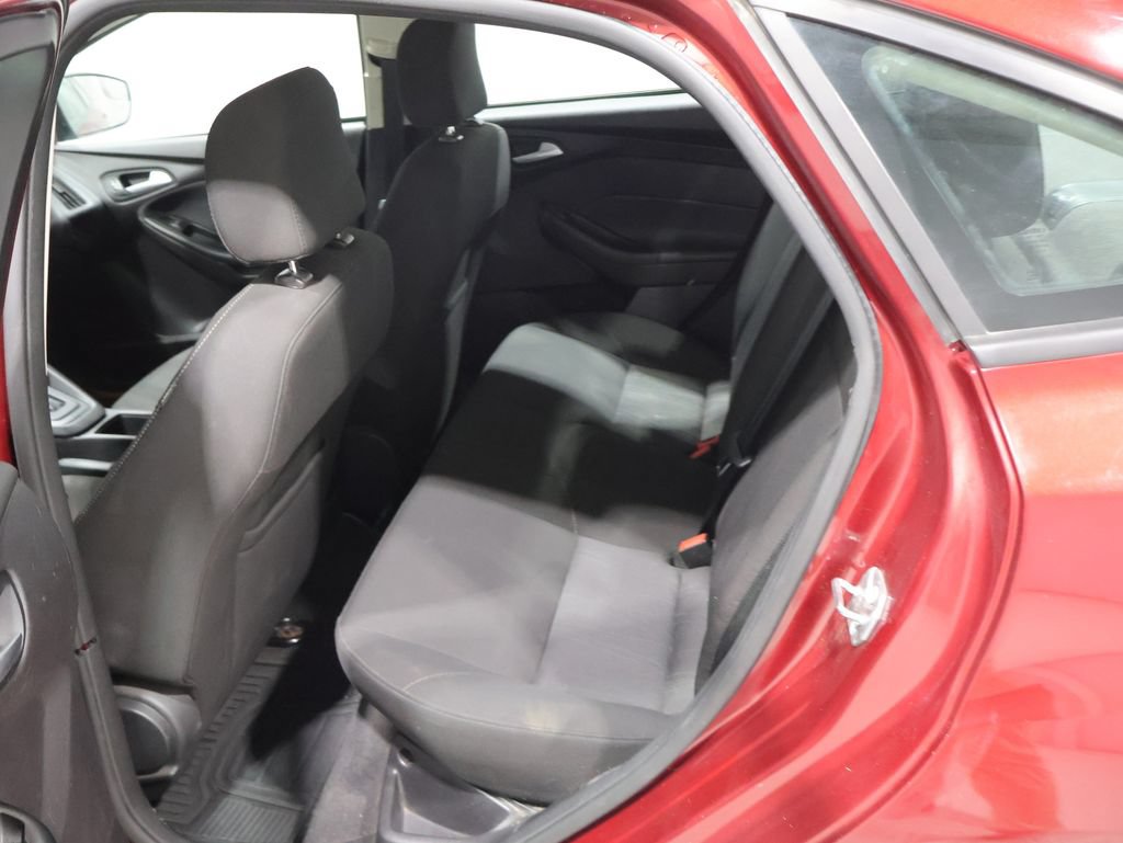 Used 2015 Ford Focus SE w/ SE Cold Weather Package FWD image 11