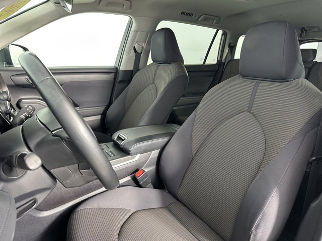 Used 2023 Toyota Highlander LE image 13