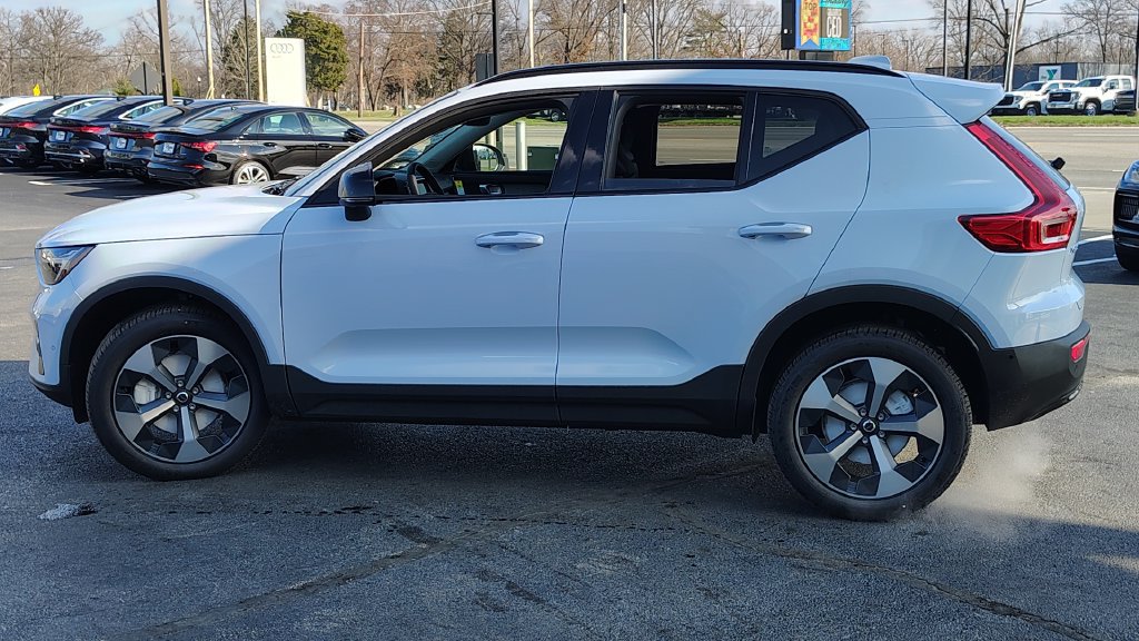 New 2026 Volvo XC40 B5 Plus w/ Climate Package AWD/4WD image 5