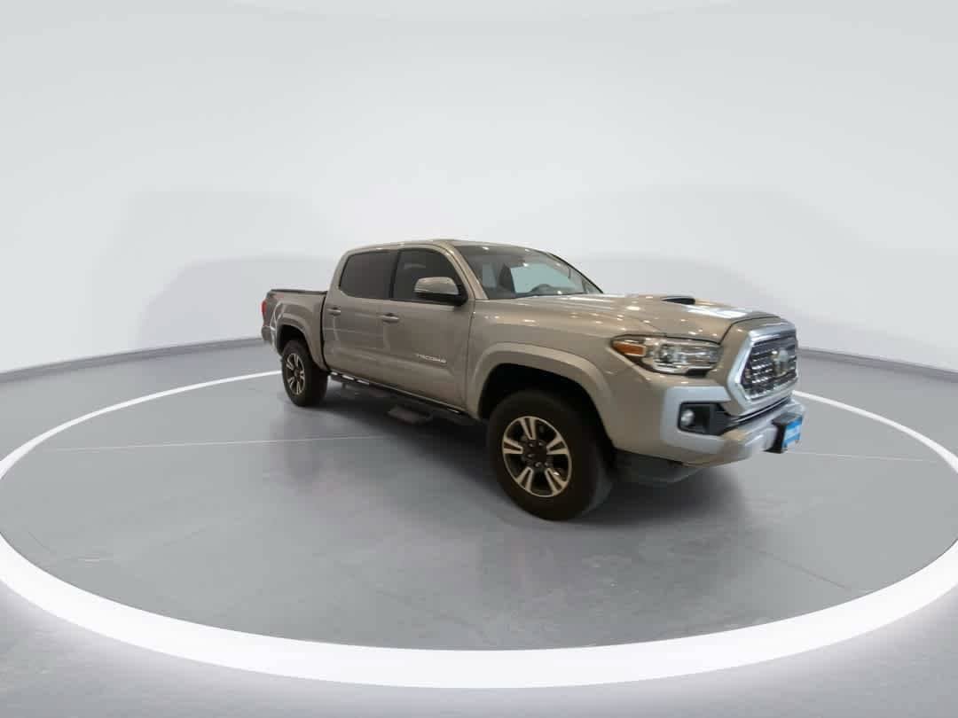 Certified 2019 Toyota Tacoma TRD Sport AWD/4WD image 2