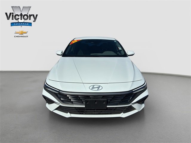 Used 2025 Hyundai Elantra SE w/ Cargo Package image 2