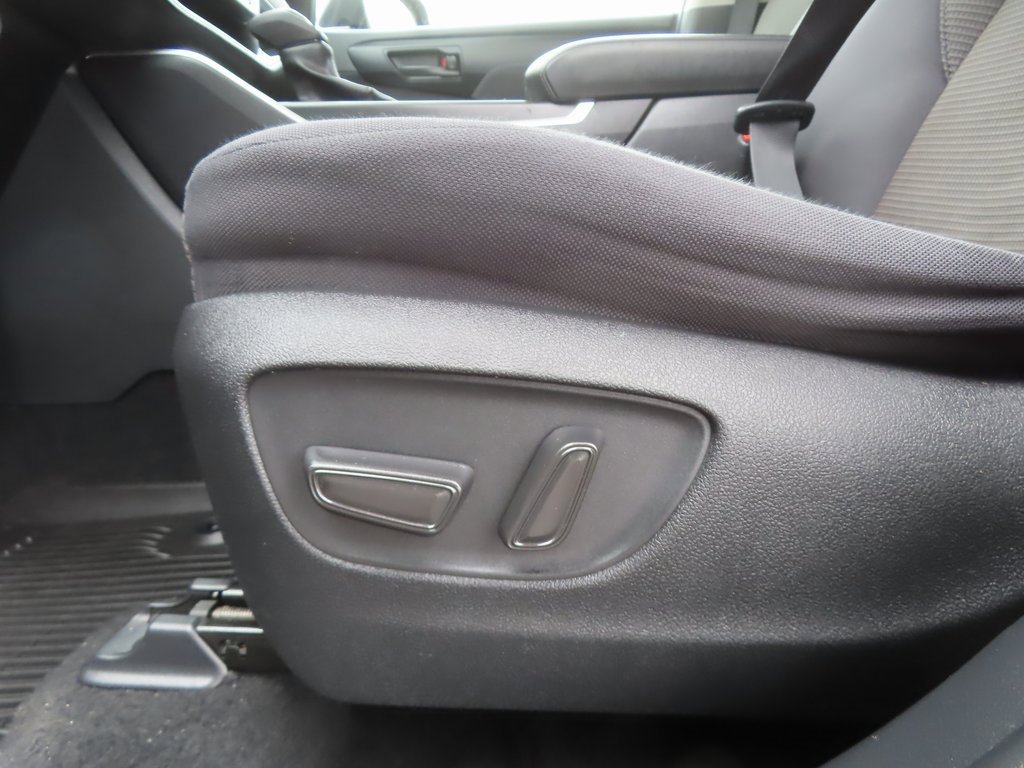 Used 2023 Toyota Highlander L image 6