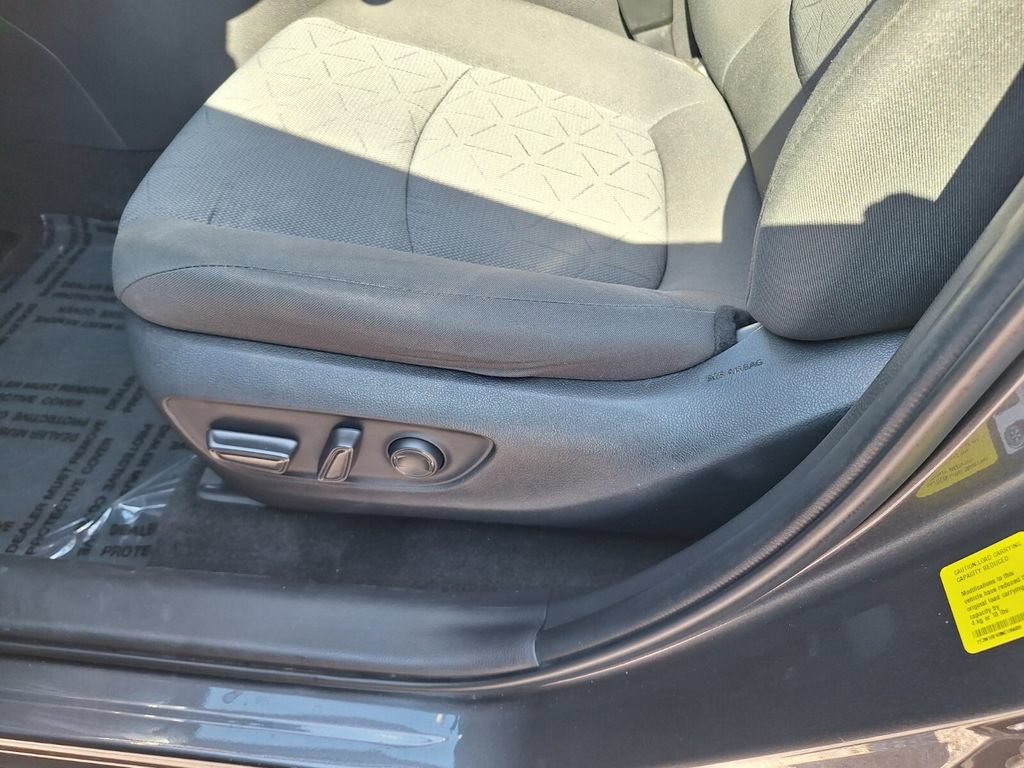 Used 2022 Toyota RAV4 XLE w/ Convenience Package FWD image 27