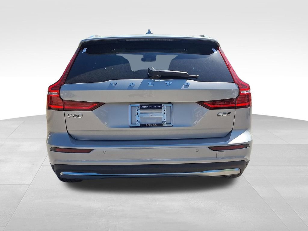 Used 2025 Volvo V60 B5 Cross Country Plus image 5