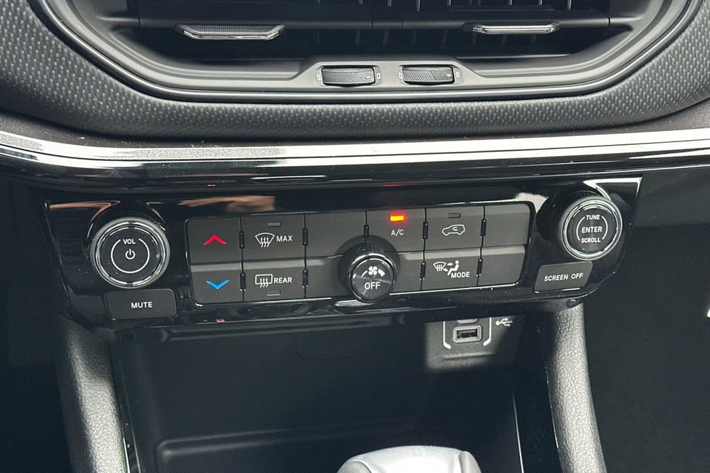 New 2026 Jeep Compass Latitude AWD/4WD image 20