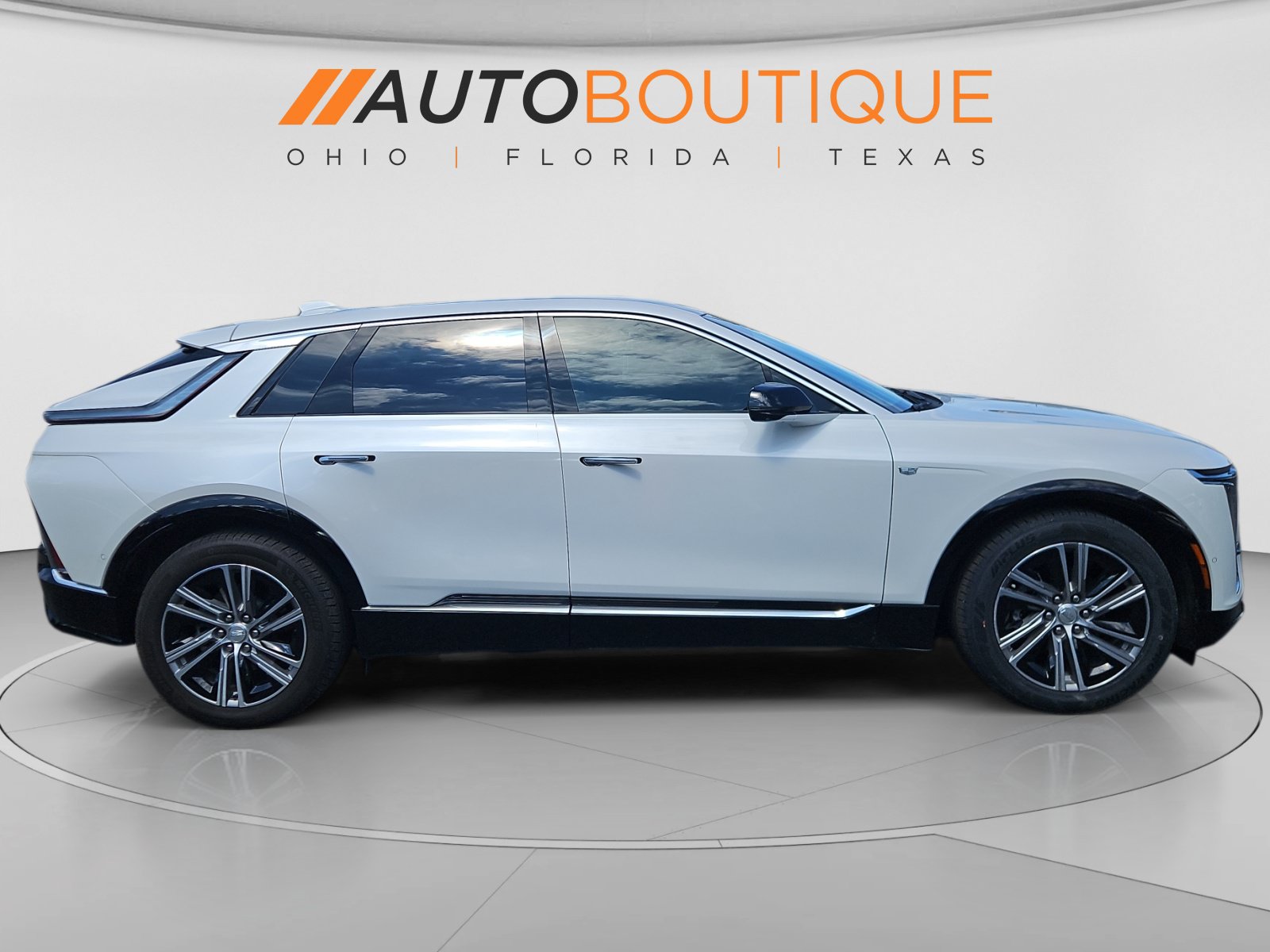 Used 2024 Cadillac Lyriq Luxury RWD image 6