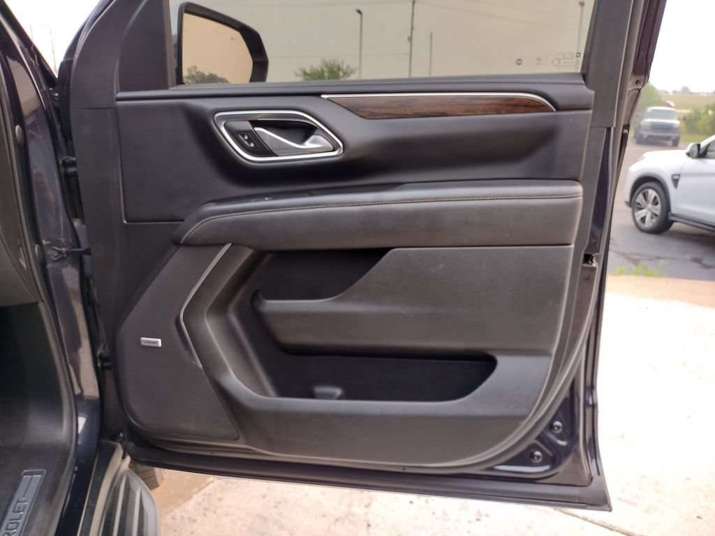 Used 2022 Chevrolet Suburban Premier AWD/4WD image 27