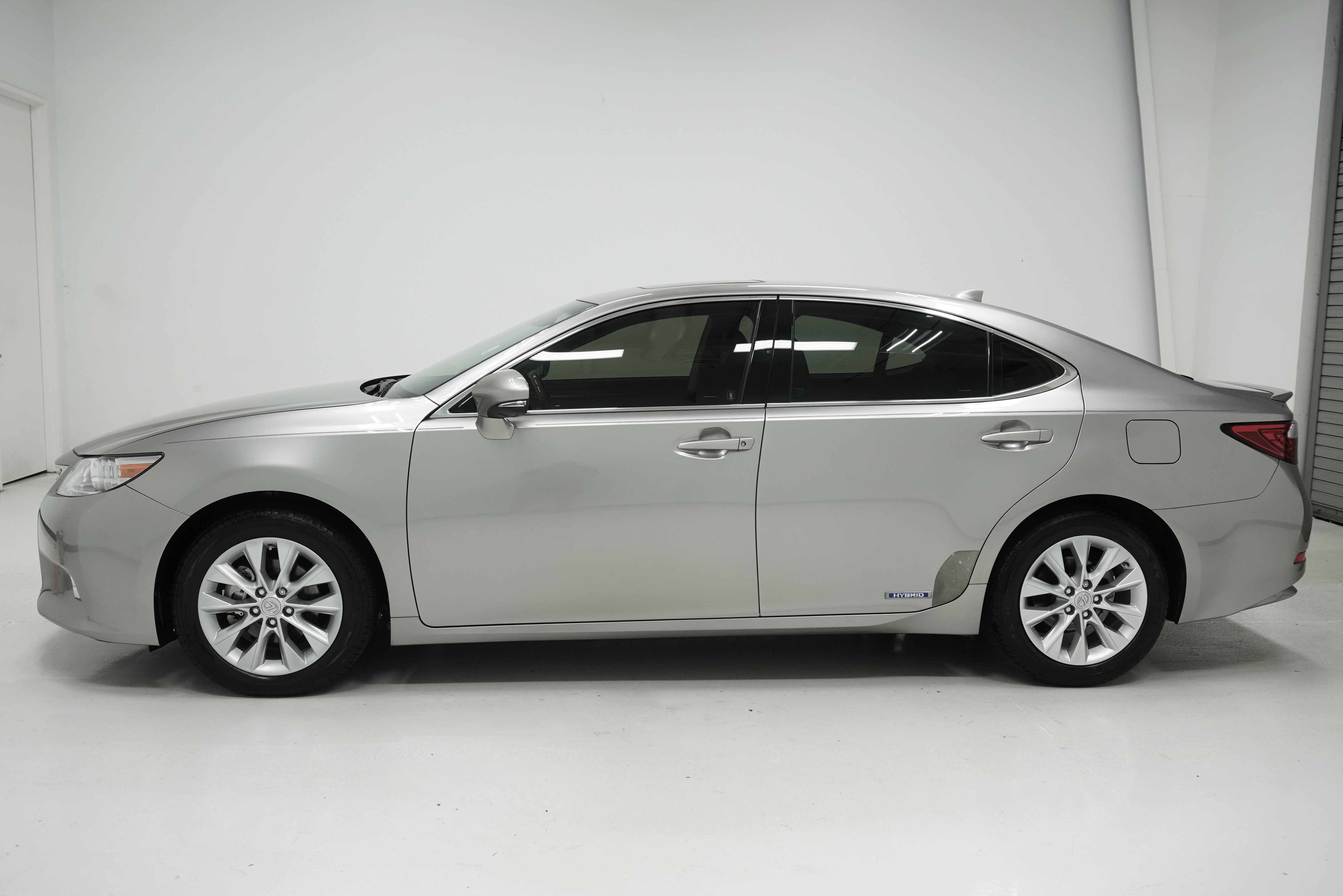Used 2015 Lexus ES 300h FWD image 7