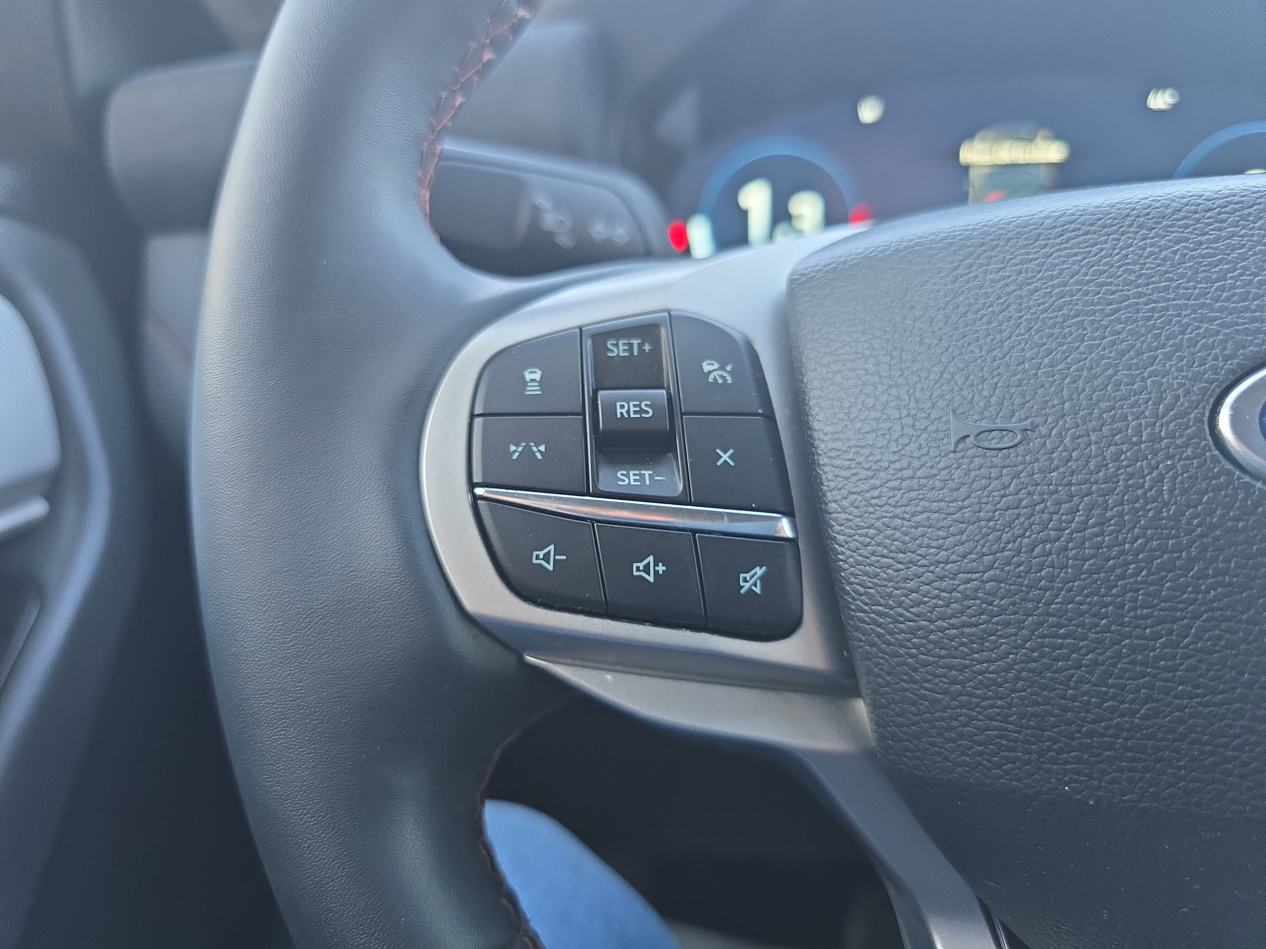 Used 2025 Ford Explorer Active w/ Active Comfort Package image 21