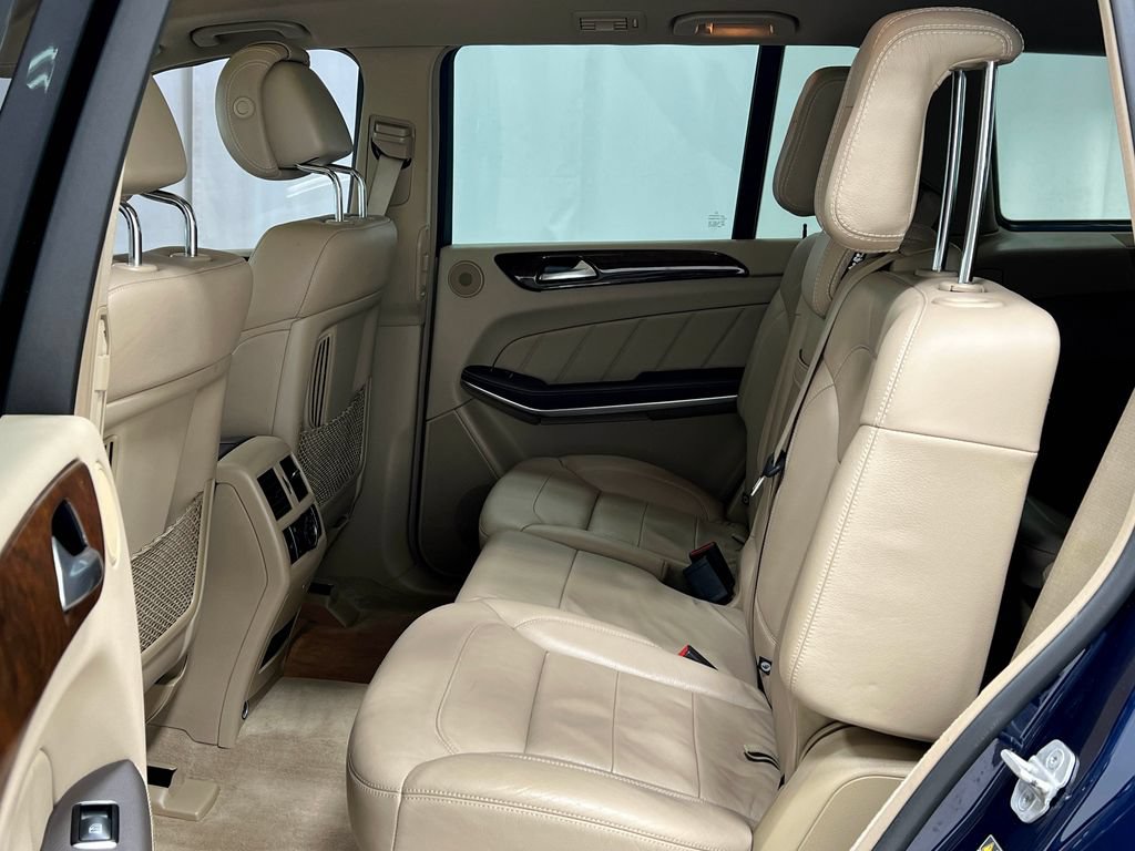Used 2015 Mercedes-Benz GL 550 4MATIC image 34