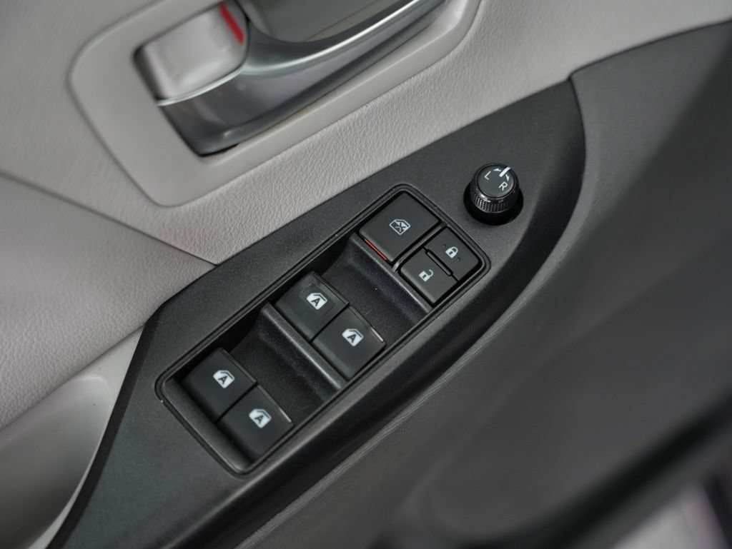 Used 2020 Toyota Sienna LE FWD image 40