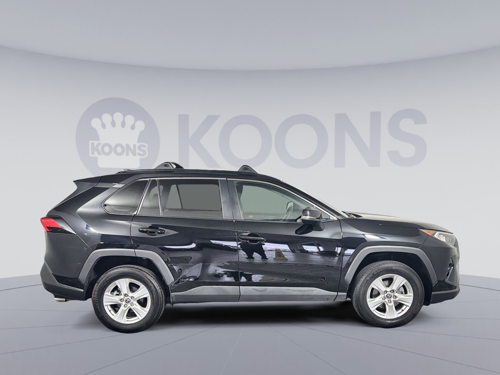 Used 2021 Toyota RAV4 XLE w/ Convenience Package image 8