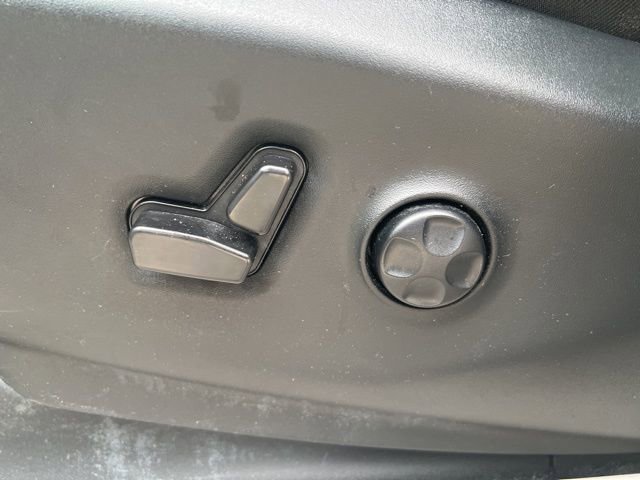 Used 2024 Chrysler Pacifica Touring-L image 19