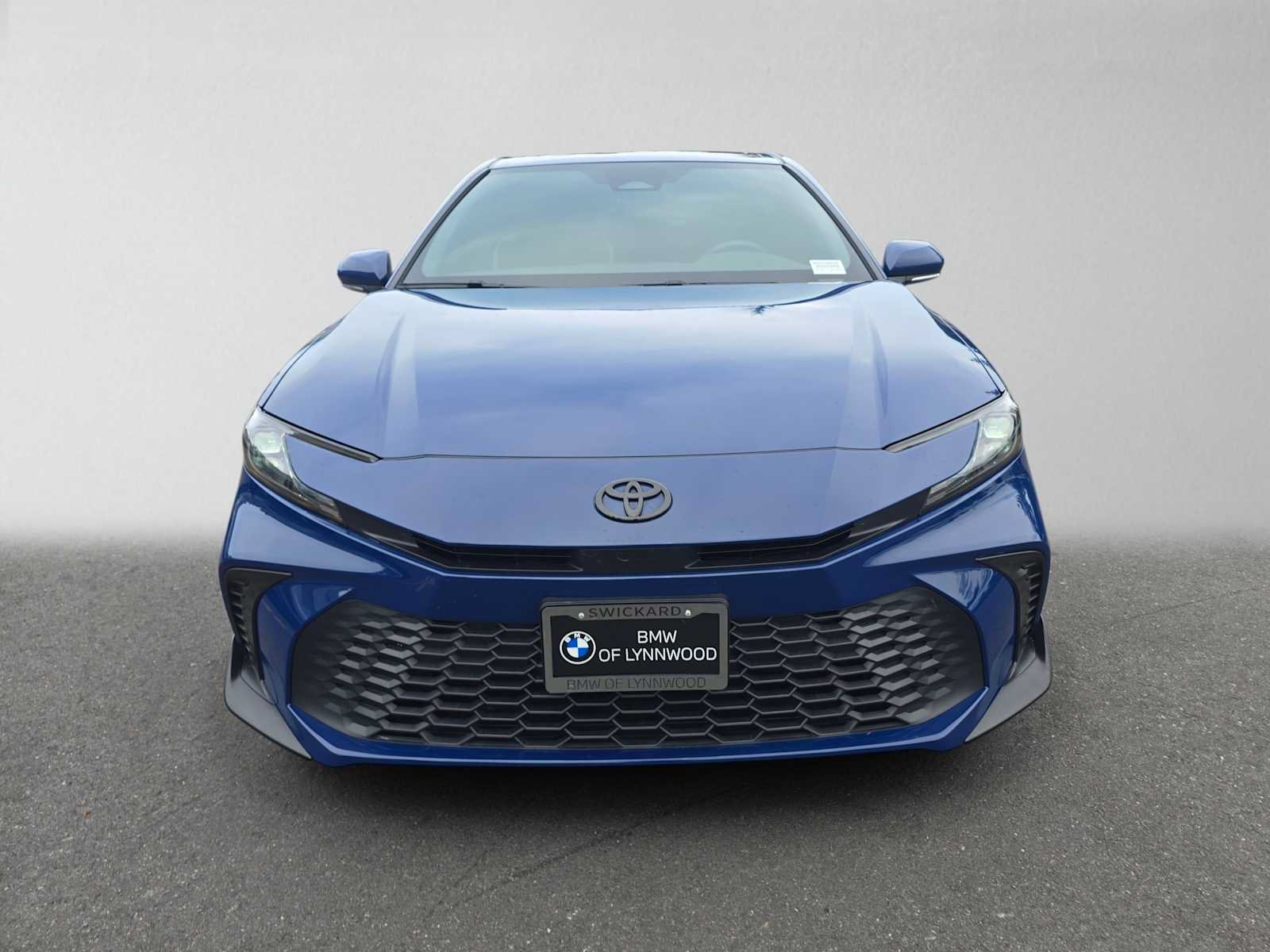 Used 2025 Toyota Camry SE w/ Multimedia Upgrade Package FWD image 8