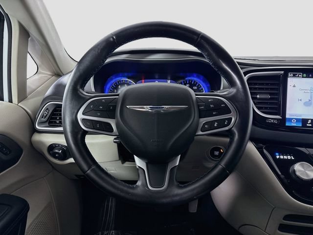 Used 2021 Chrysler Pacifica Touring-L FWD image 11