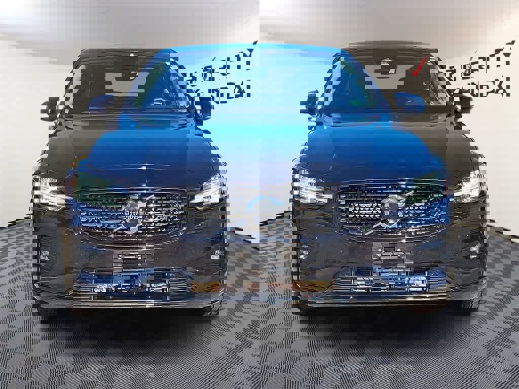 Used 2024 Volvo S60 B5 Core image 2