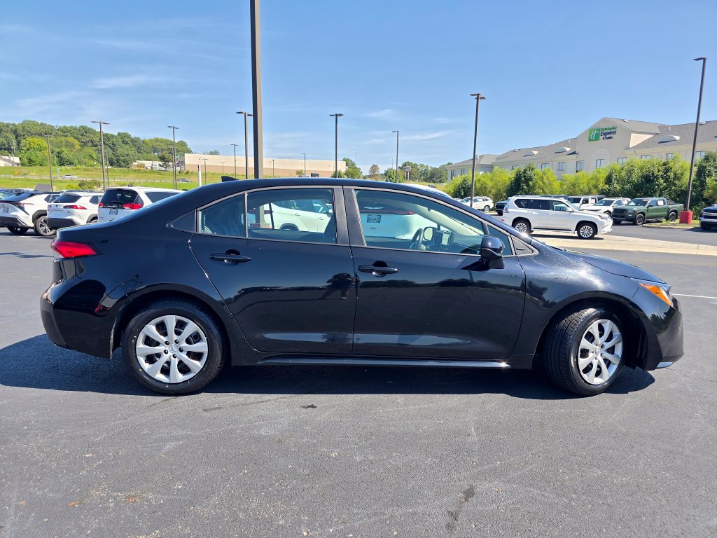 Used 2025 Toyota Corolla LE FWD image 9