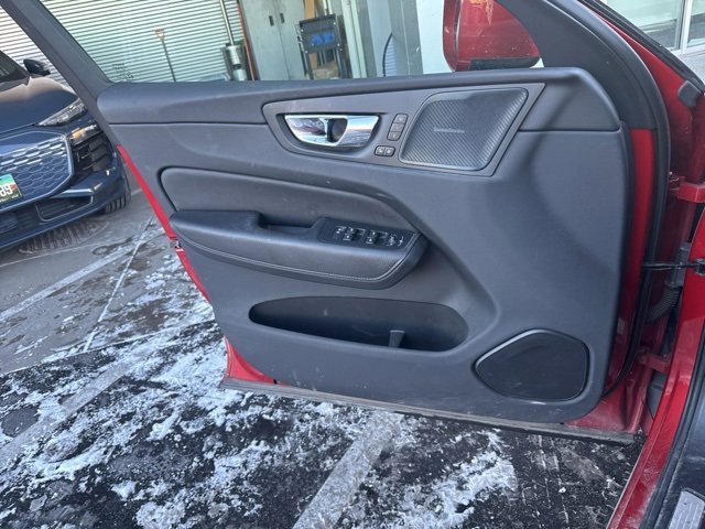 Used 2020 Volvo XC60 T5 Momentum w/ Protection Package Premier image 7