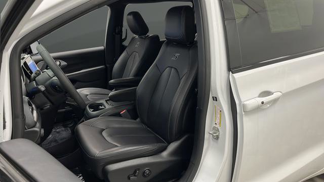 Used 2024 Chrysler Pacifica Limited FWD image 9