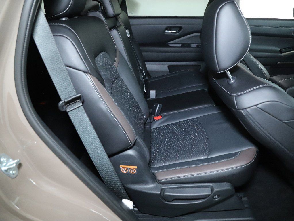 Certified 2024 Nissan Pathfinder Platinum w/ Cargo Package image 36