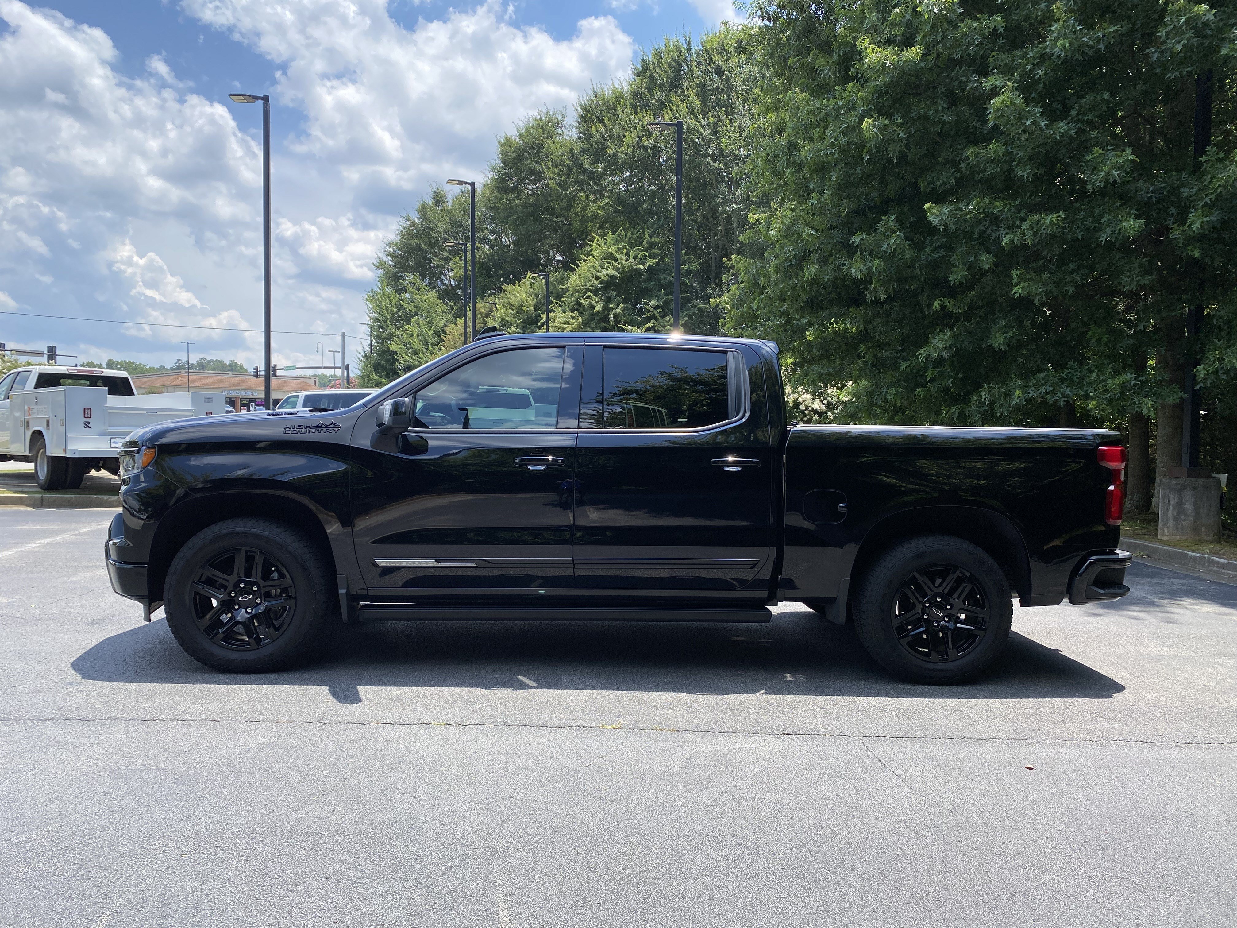 Used 2025 Chevrolet Silverado 1500 High Country w/ Midnight Edition AWD/4WD image 6