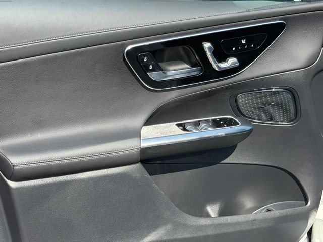 Used 2025 Mercedes-Benz GLC 300 4MATIC image 11