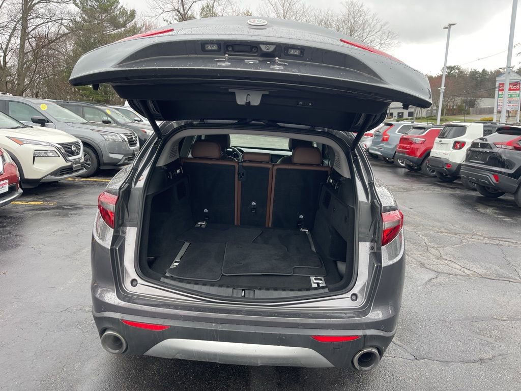 Used 2018 Alfa Romeo Stelvio AWD image 11