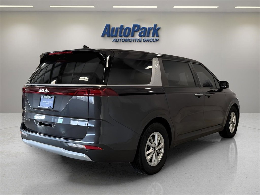 Used 2022 Kia Carnival LX image 7