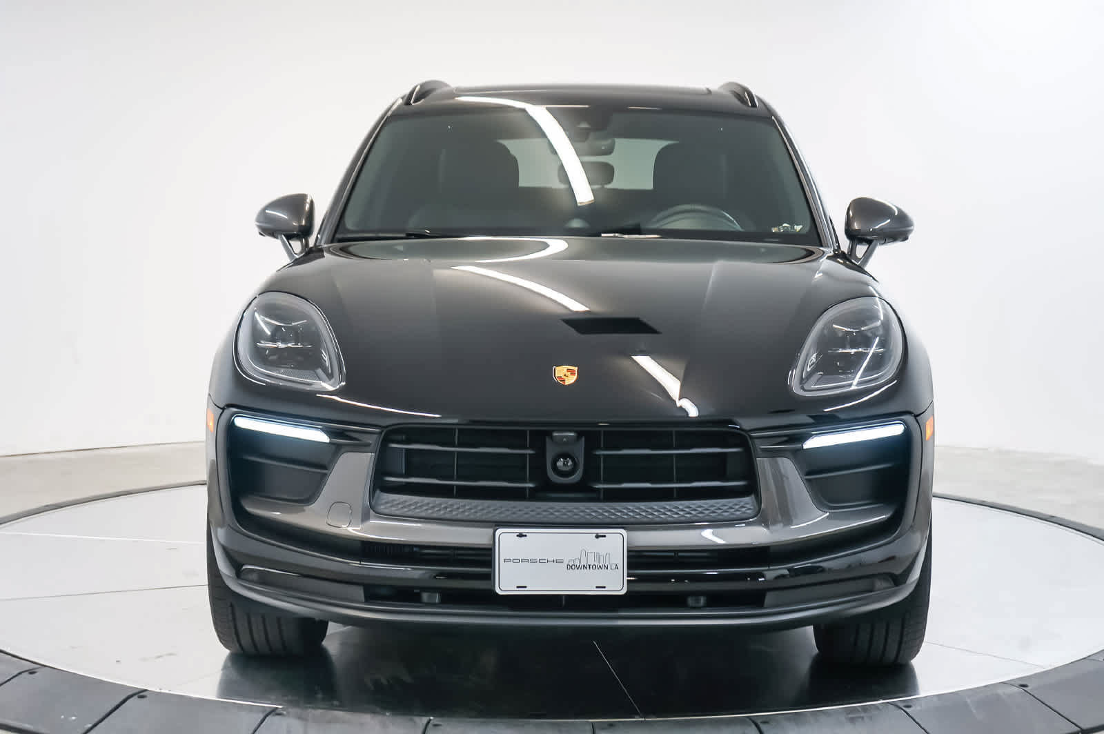 Certified 2026 Porsche Macan Turbo AWD/4WD image 6
