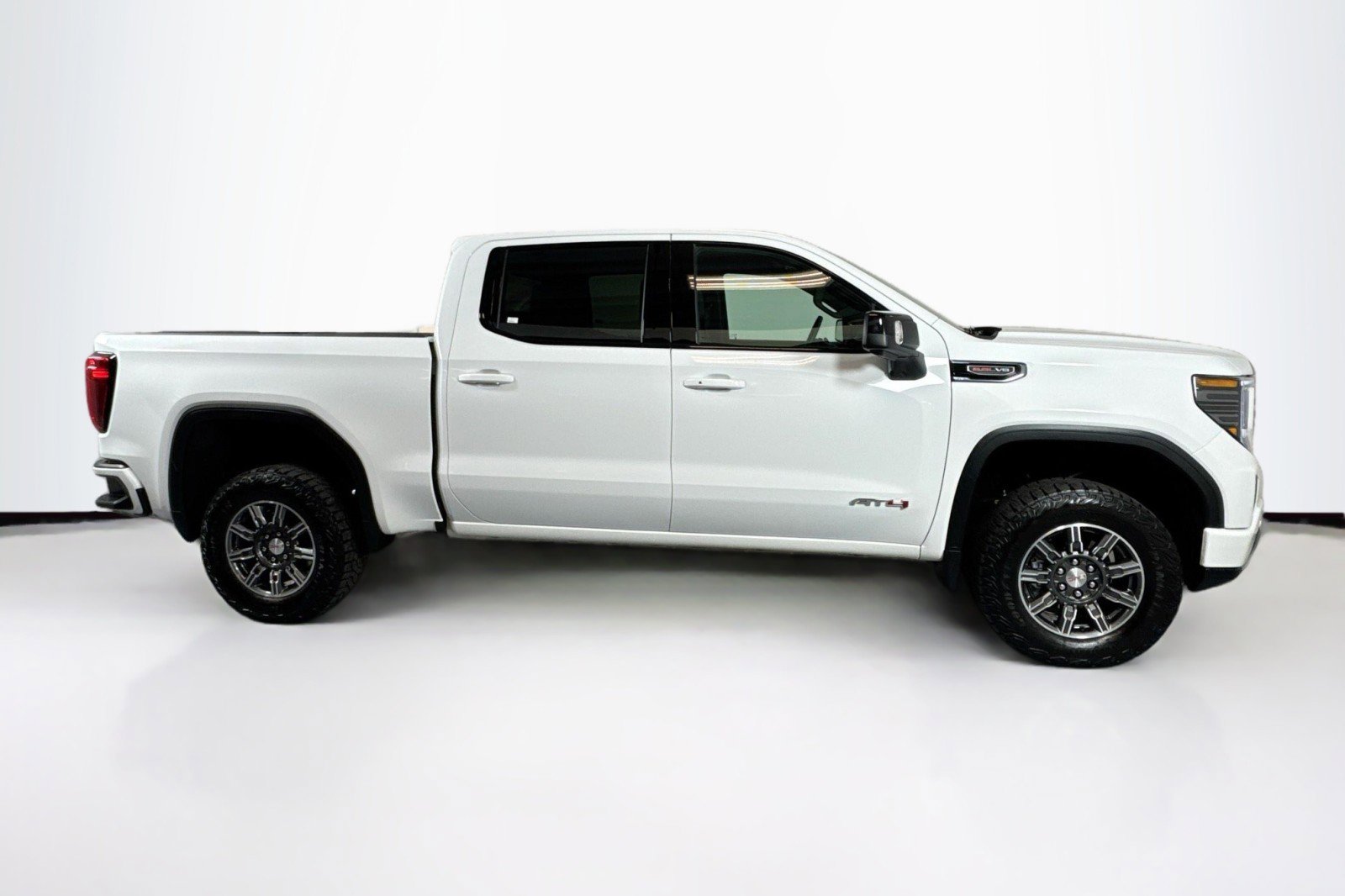 Used 2025 GMC Sierra 1500 AT4 image 4