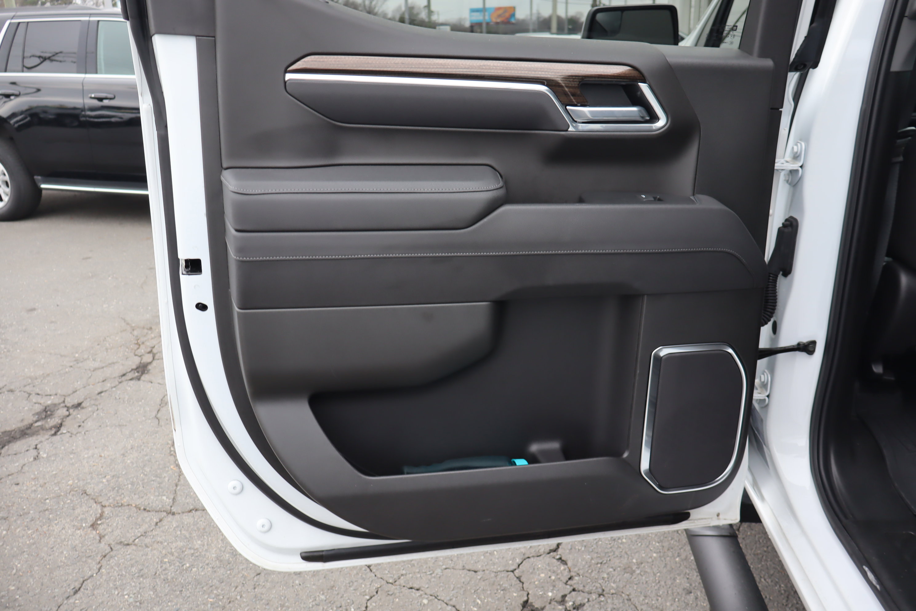 Certified 2025 Chevrolet Silverado 1500 LT Trail Boss w/ Convenience Package II image 32