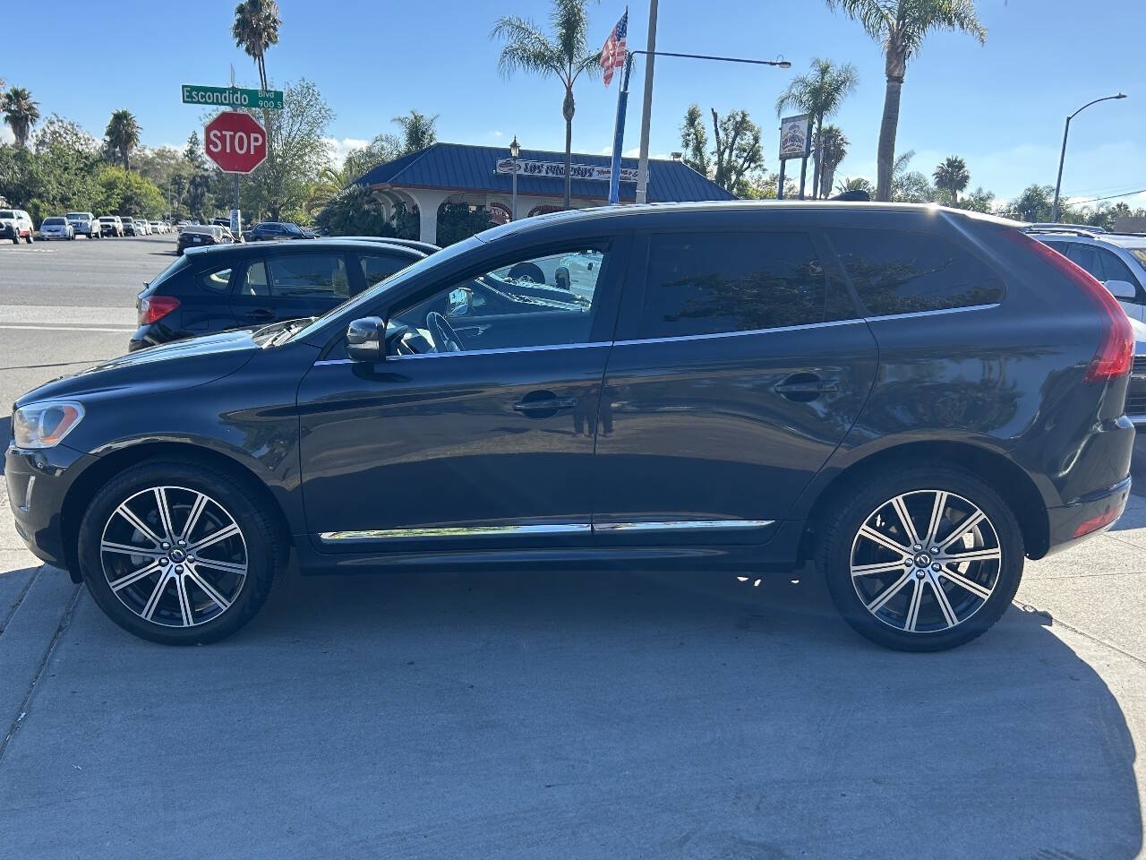 Used 2016 Volvo XC60 T5 Premier w/ Proximity Package FWD image 7