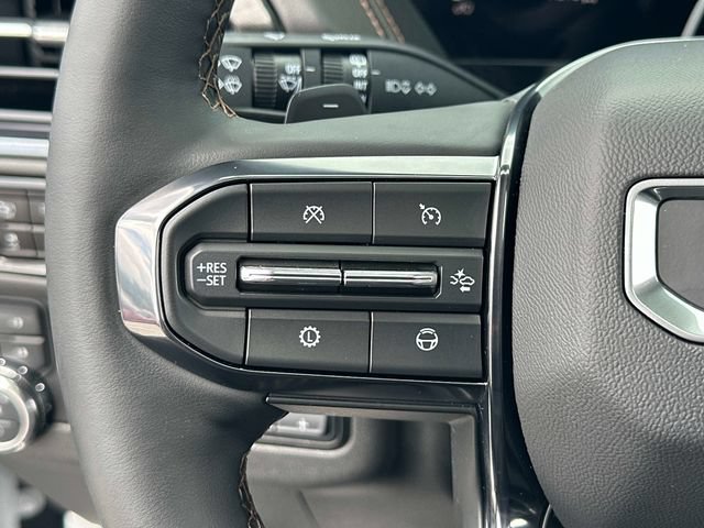 Used 2025 GMC Yukon XL AT4 w/ AT4 Premium Plus Package AWD/4WD image 8