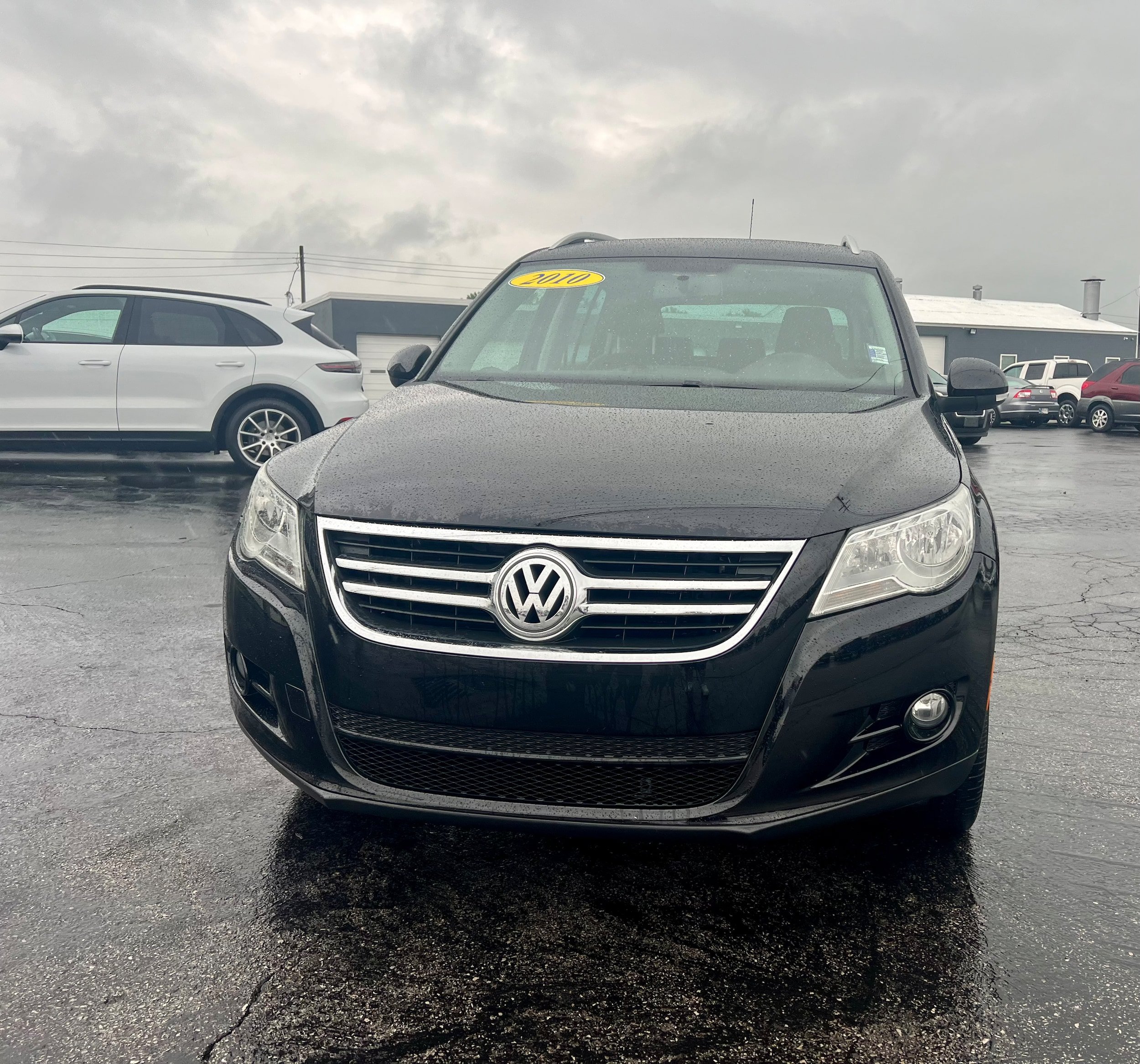 Used 2010 Volkswagen Tiguan S FWD image 2