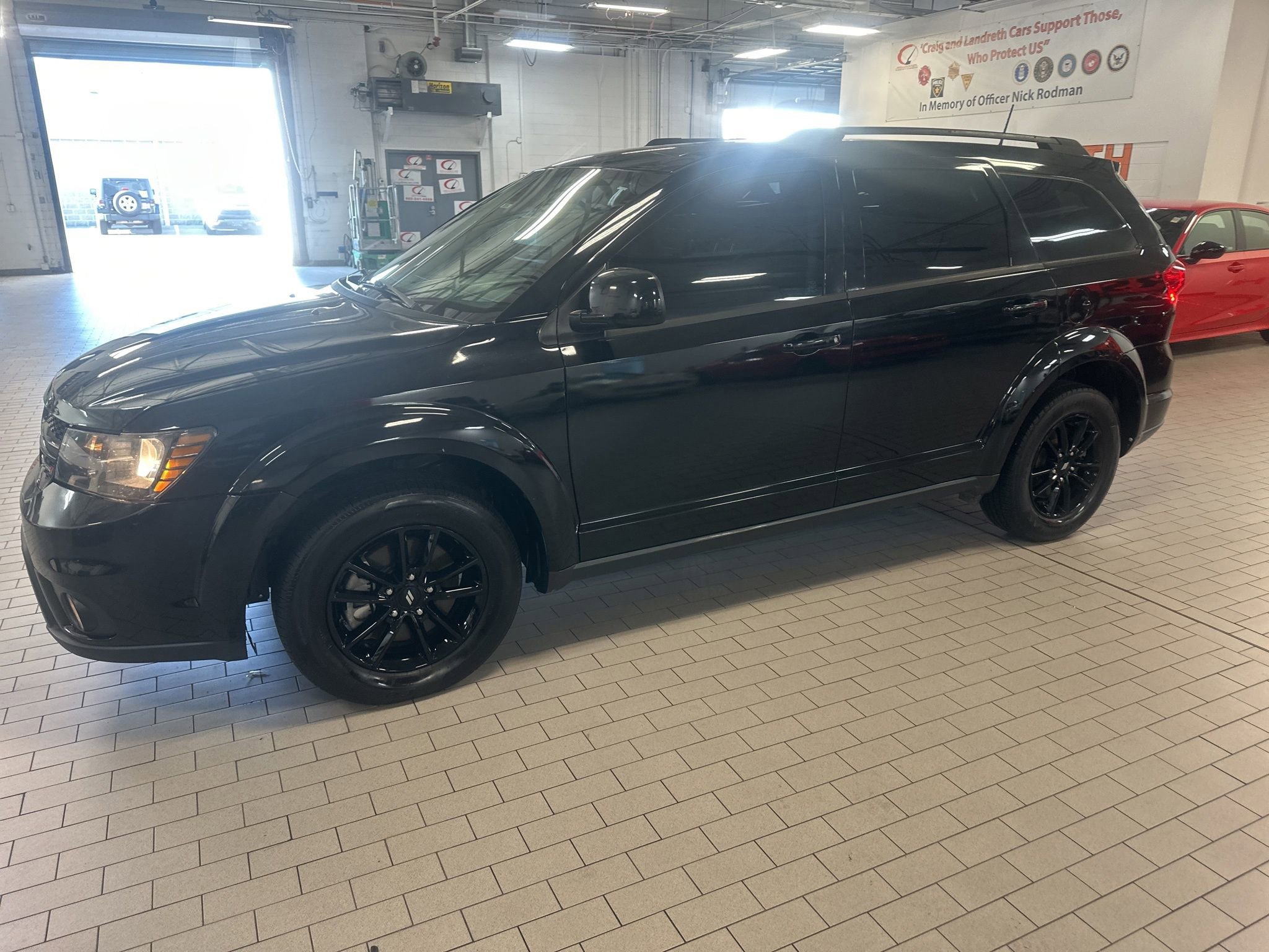 Used 2019 Dodge Journey SE image 1