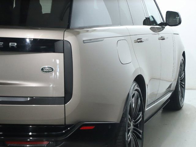 Used 2023 Land Rover Range Rover SE image 8