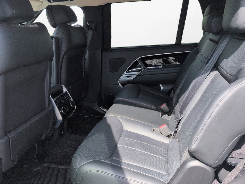 Certified 2025 Land Rover Range Rover Long Wheelbase SE AWD/4WD image 13